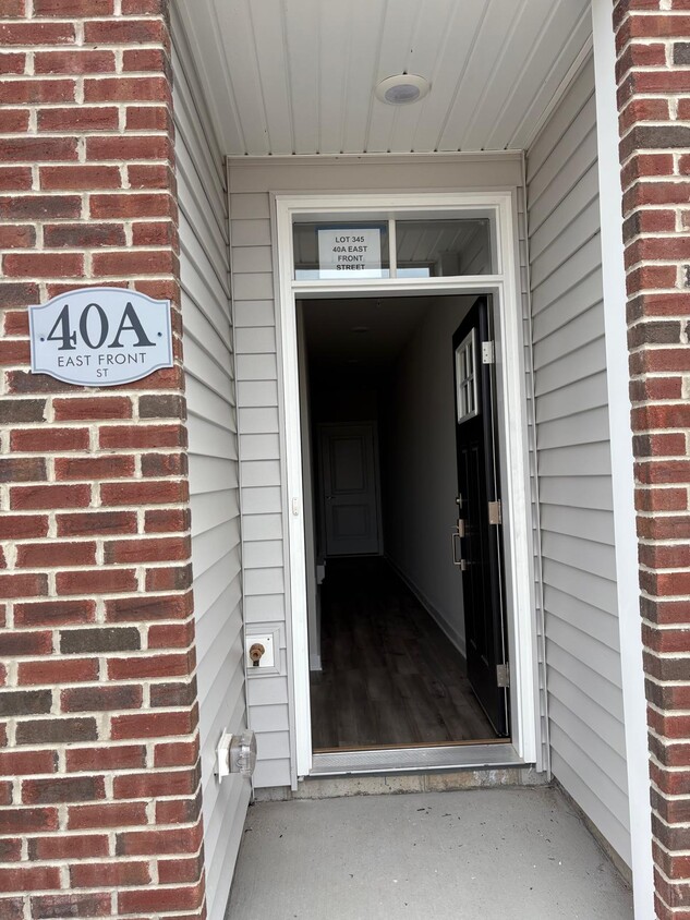 Primary Photo - 40A E Front St