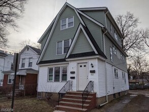 Building Photo - 52 Thomas St