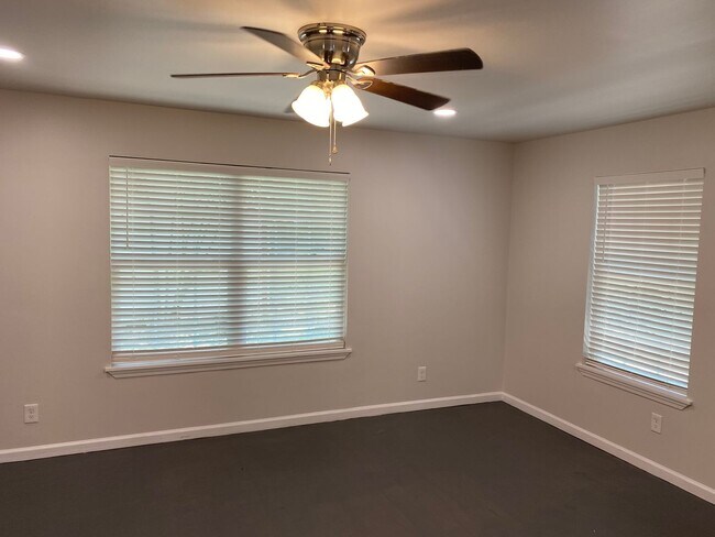 Foto del edificio - Pre-Lease "TCU AREA" Rental Available
