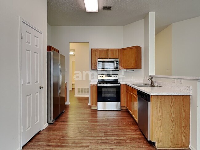 Foto del edificio - 2043 Wildwood Dr