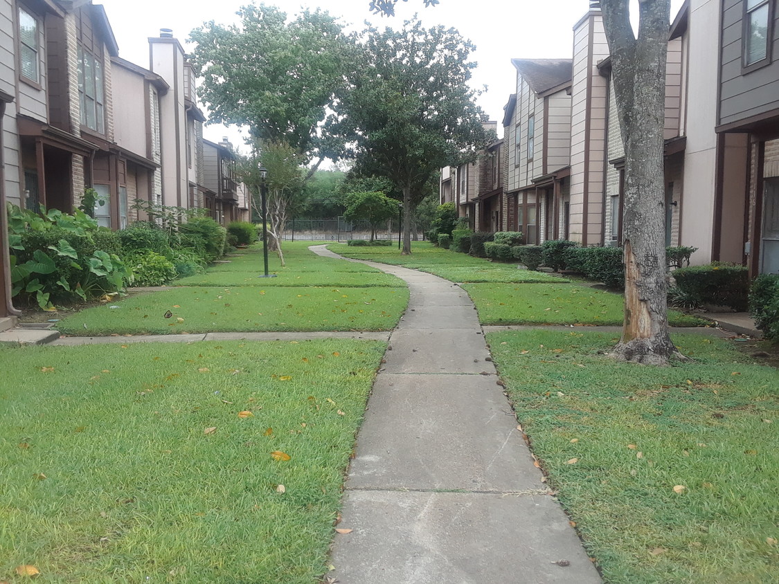 Primary Photo - 12300 Brookglade Cir