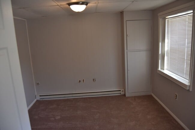 Building Photo - Apartment