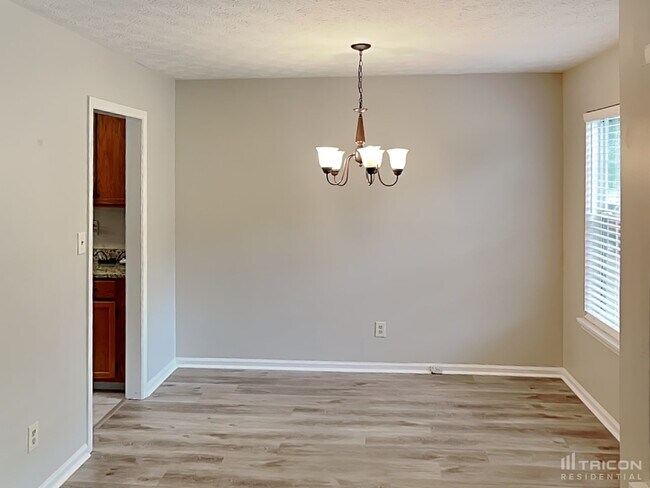 Foto del edificio - 175 White Pines Dr