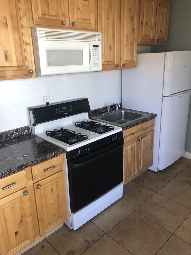 Primary Photo - 119 E Leslie Ave