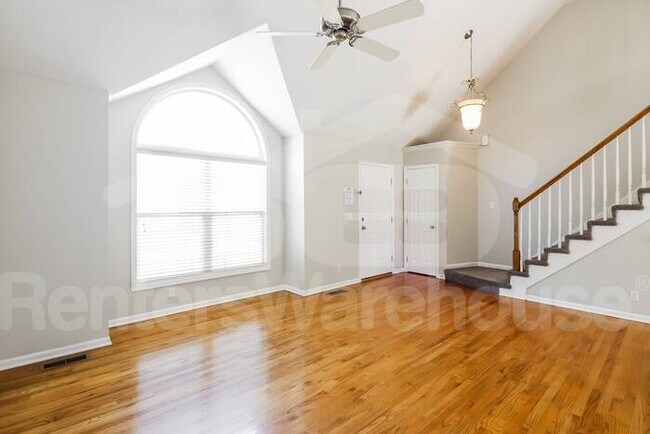 Building Photo - Spacious 4 bd, 2.5 bth Home in Lee's Summit