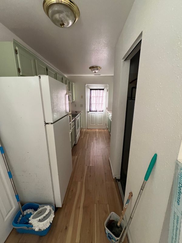 Foto del edificio - 1005 E Main St