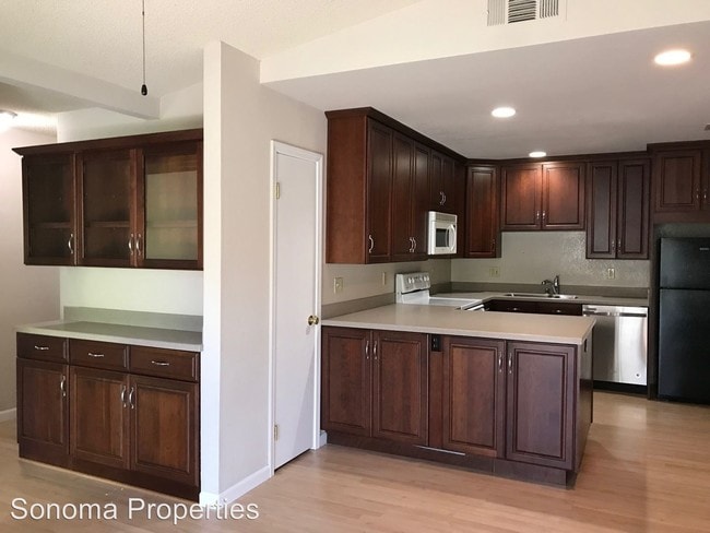 Building Photo - 3 br, 2 bath House - 760 Bowen Court