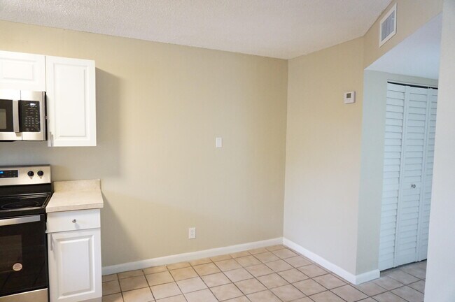 Foto del edificio - 4700 Gardenette St