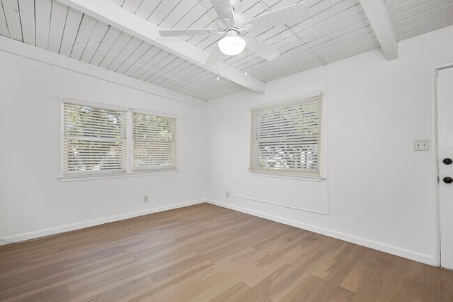 Living Room - 3433 Pearl St