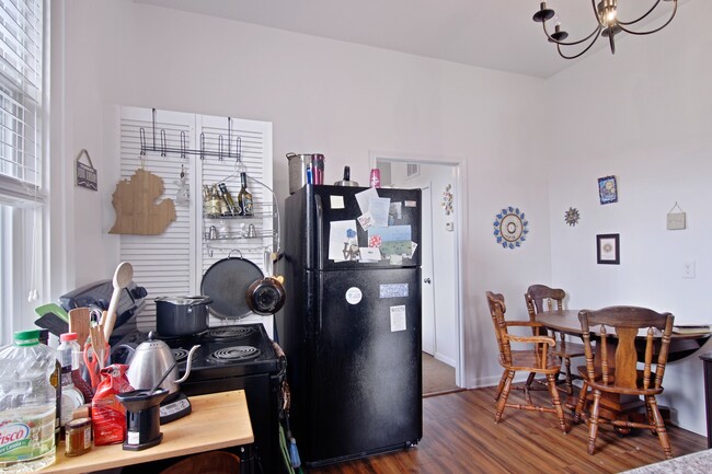 Building Photo - 4831 Coliseum Street, Unit 4833 C