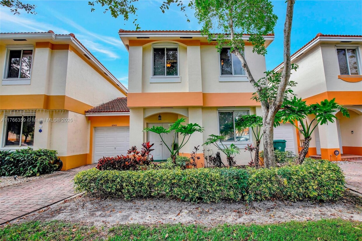 Foto principal - 6543 Hidden Cove Dr
