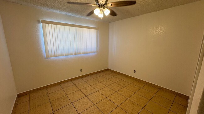 Foto del edificio - 2169 Sunrise Ln E