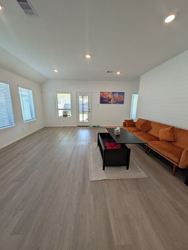 Building Photo - 9918 Highland Harvest Dr