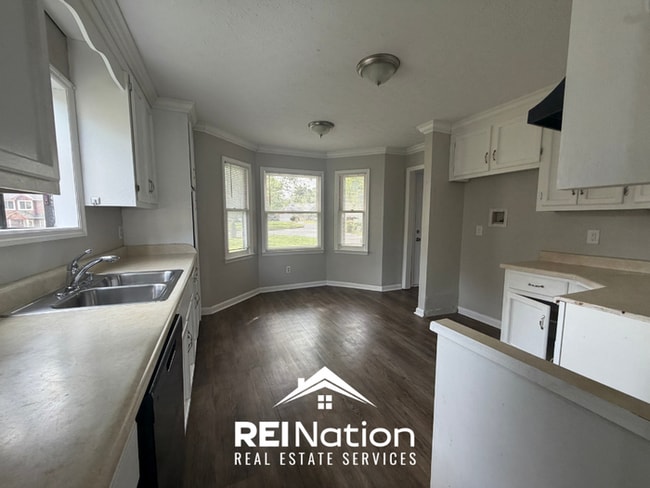 Building Photo - Spacious 4BR/3.5BA Huntsville Rental with 2-Car Garage, High Ceilings & Fireplace