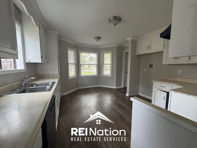 Foto del edificio - Spacious 4BR/3.5BA Huntsville Rental with 2-Car Garage, High Ceilings & Fireplace