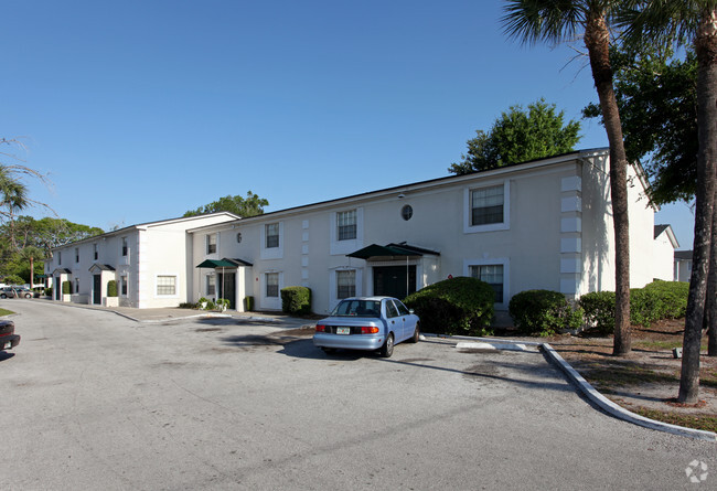 Building Photo - Governor's Manor Apartments