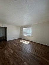 Building Photo - 931-933 Florida St