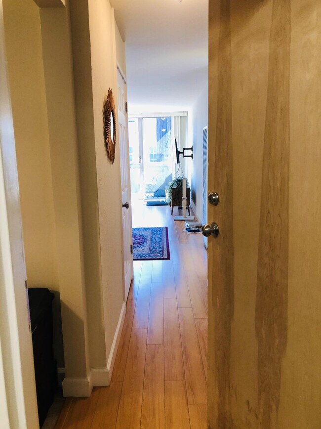Entrance - 1420 Addison St