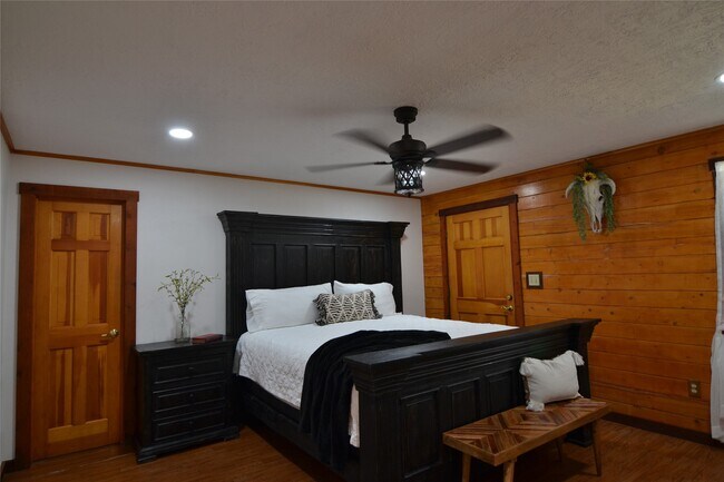 Foto del edificio - 2611 Primrose Dr