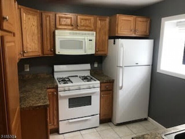 Building Photo - 212 High St