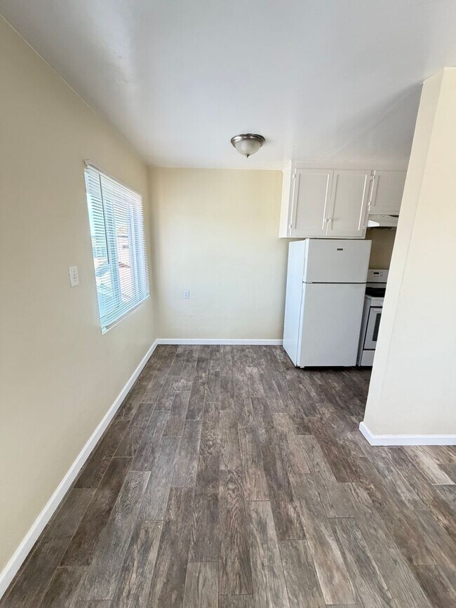 Foto del edificio - Top-Floor Corner Gem in the Heart of Normal Heights