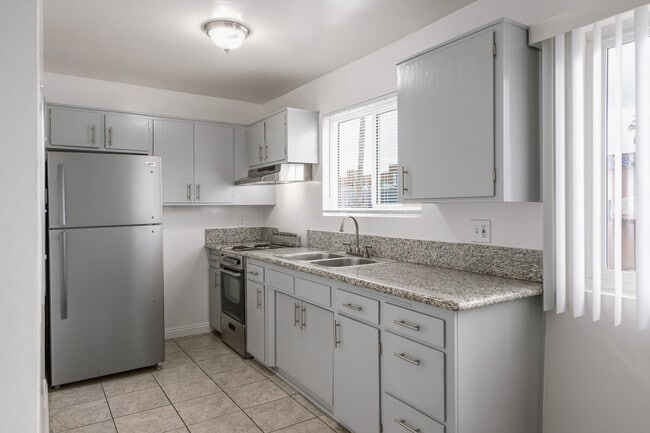 Building Photo - 981 Elden Ave