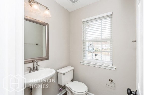 Foto del edificio - NOW AVAILABLE! - 1404 Sagestone Ct, Charlo...