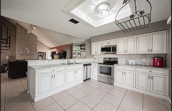 Building Photo - 8706 Belle Glen Dr
