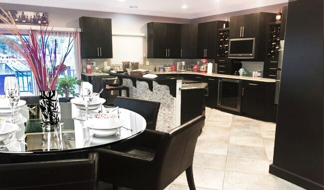 Building Photo - 814 Undercliff Ave