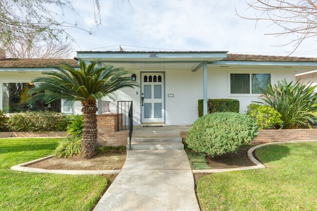 Foto del edificio - Spacious 3 Bedroom Home with Oversized Family Room & Covered Outdoor Living!