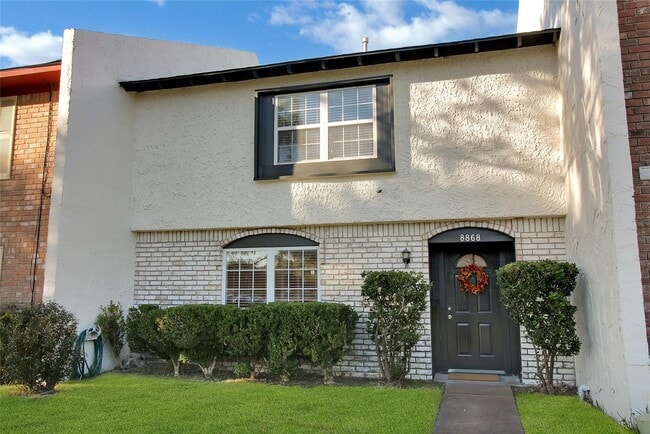 Foto del edificio - 8868 Kempwood Dr