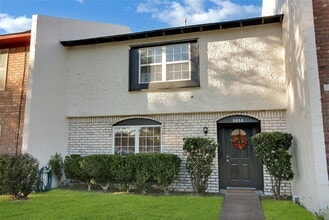 Building Photo - 8868 Kempwood Dr