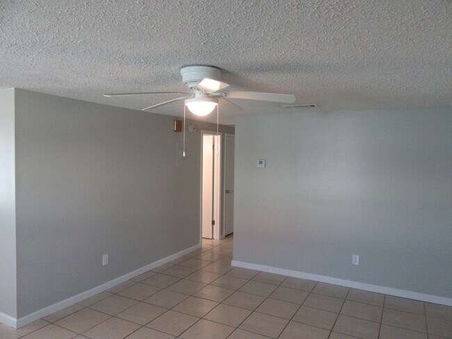 Foto del edificio - 6427 Sunset Ave