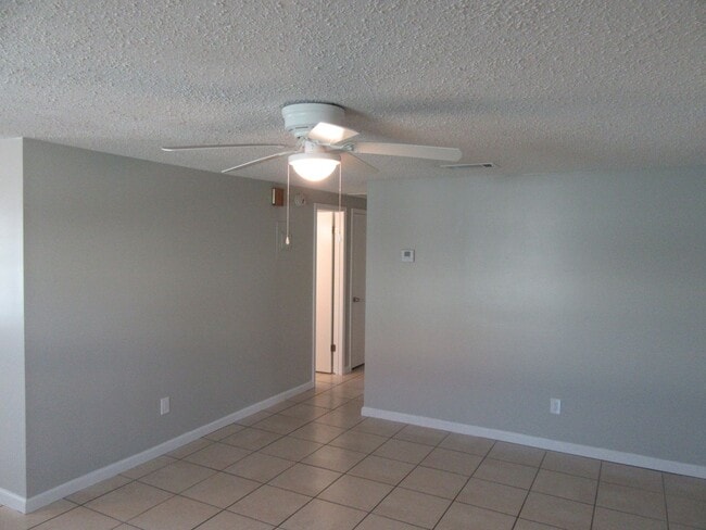 Building Photo - 6427 Sunset Ave