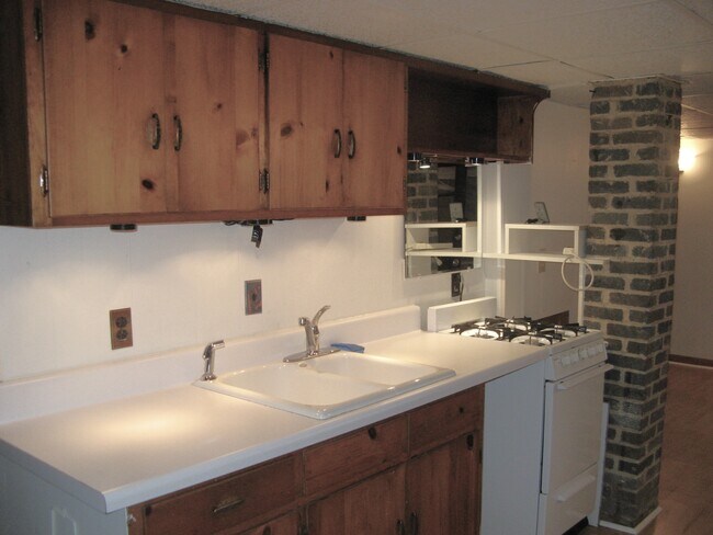 Building Photo - 11 Mobile Ln