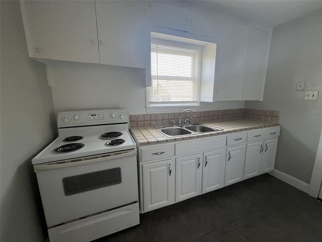 Building Photo - 4020 Ursuline St