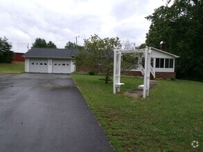 Building Photo - 1040 Sherry Dr