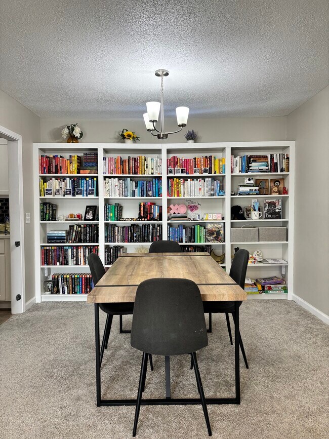 Foto del edificio - 5581 Baronridge Dr