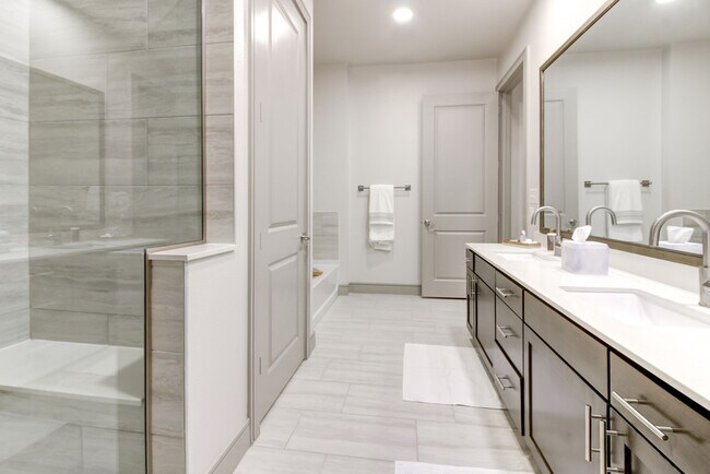 Photo - 1211 Caroline-378.4 Apartment