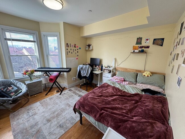 Photo - 9/1 Fully renovated 5BR/2BA in Cambridgeport/Central Sq area! Apartment