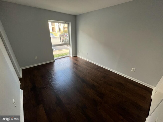 Foto del edificio - 6143 Edsall Rd
