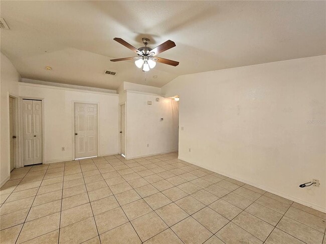 Building Photo - 2746 Smithtown Dr