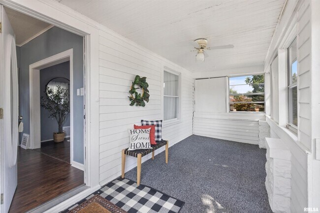 Building Photo - Three bedroom two and a half bath home for...