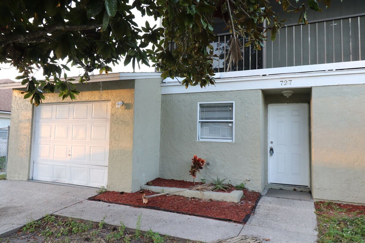 727 Lucaya Dr Unit 727 Lucaya, Poinciana, FL 34758 Room for Rent in