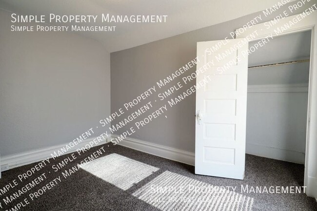 Building Photo - 452 Oakdale St SE