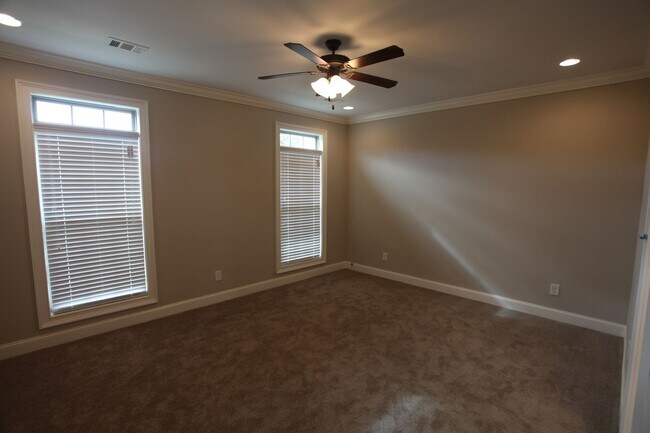 Building Photo - Runningvine Lane Available in July!