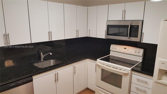 Building Photo - 18151 NE 31st Ct