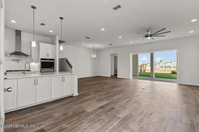 Building Photo - 475 Marquesa Cir