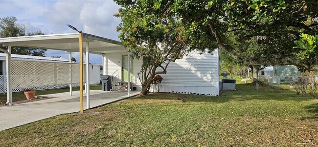 Building Photo - 3636 S Lazy Lake Dr