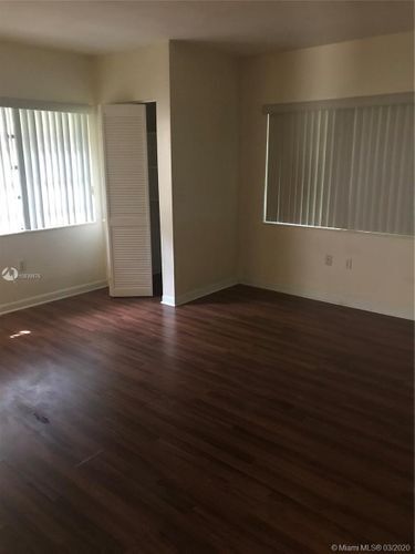 Building Photo - 60 Park Dr